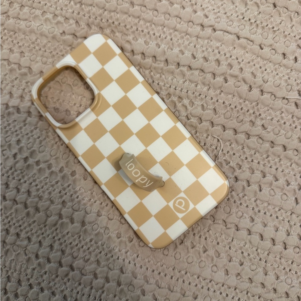 Loopy Case Tan and White Checkered Phone Case - 14 pro max